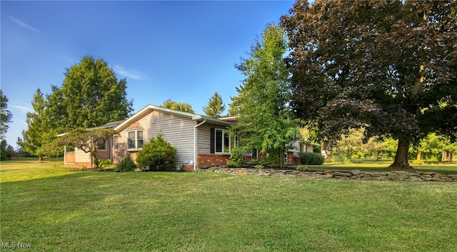 view of front of property with a front lawn