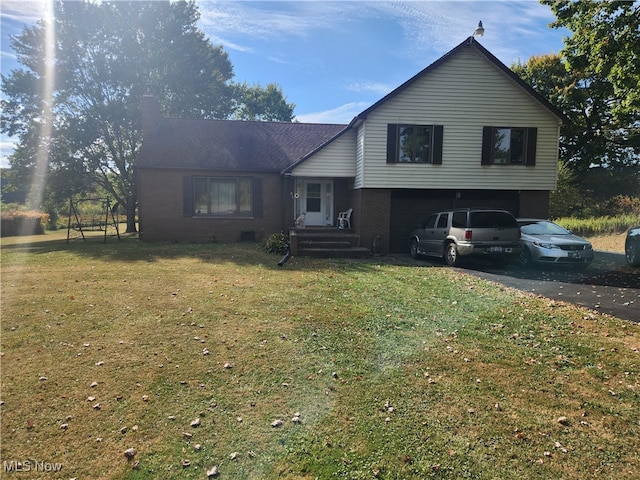 tri-level home featuring a front yard