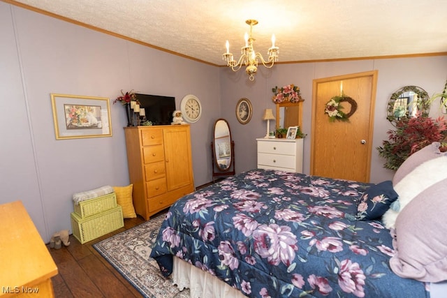 bedroom featuring a notable chandelier, crown molding, a textured ceiling, dark hardwood / wood-style floors, and lofted ceiling