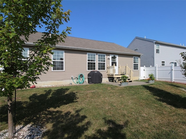 back of house featuring a yard