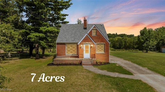 view of front of property with a lawn