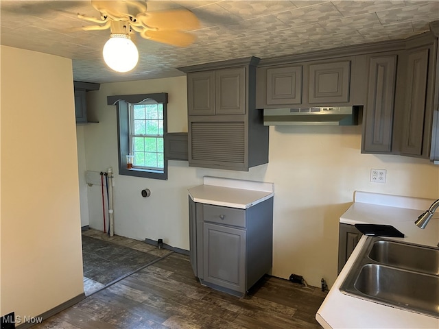 kitchen with ceiling fan, dark hardwood / wood-style floors, sink, and gray cabinets