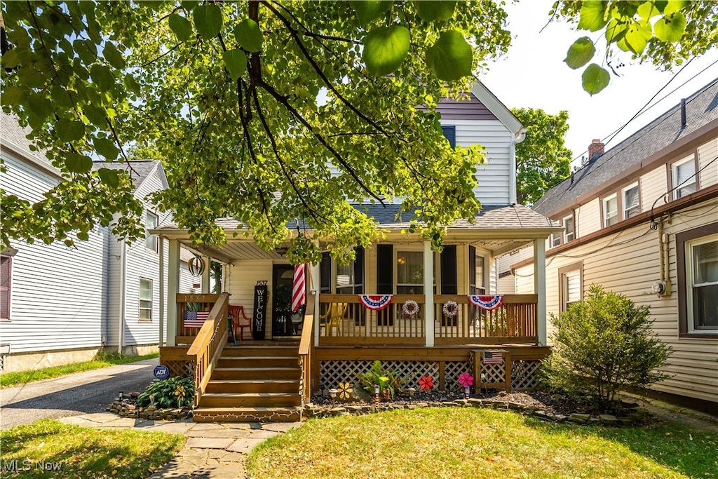 view of front of property with a porch and a front yard