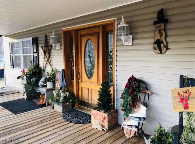 entrance to property with covered porch