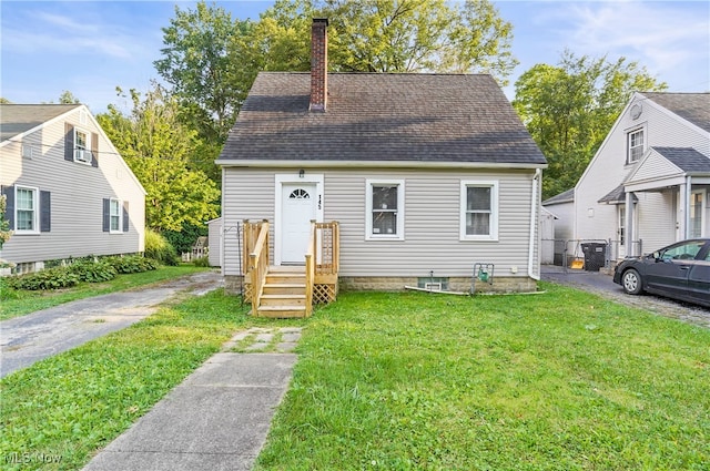 view of front of home featuring a front yard