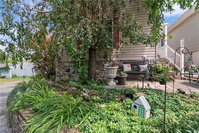 view of yard featuring a patio