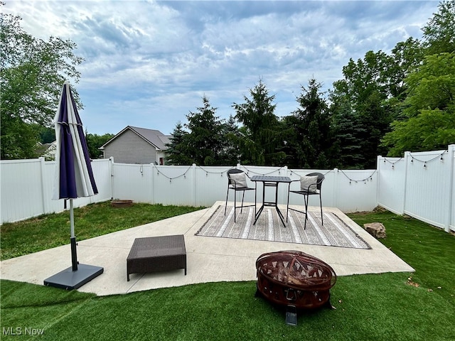 view of patio featuring an outdoor fire pit