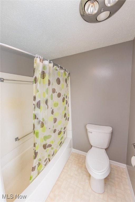 bathroom featuring toilet, a textured ceiling, and shower / bath combo