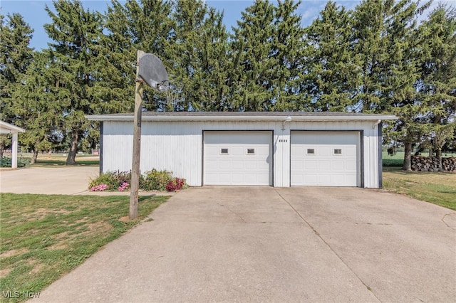 garage featuring a lawn