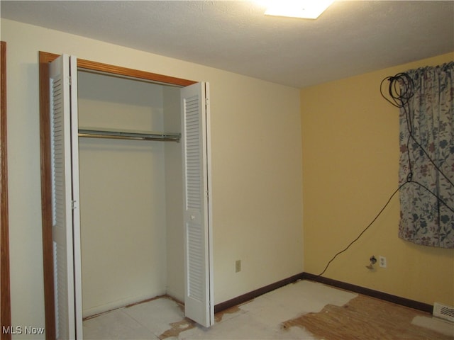 unfurnished bedroom with light tile patterned floors and a closet