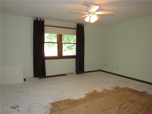 empty room with ceiling fan