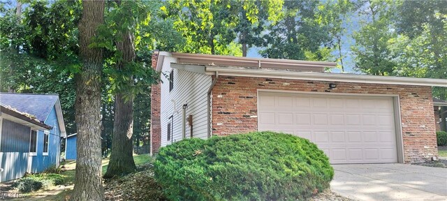 single story home featuring a garage