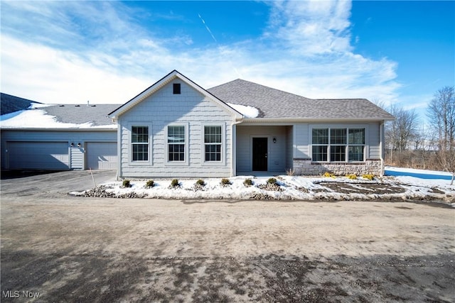 view of front facade featuring a garage