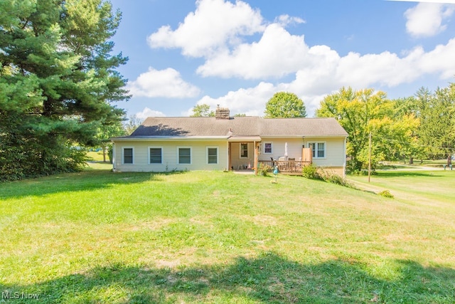 ranch-style home with a front yard