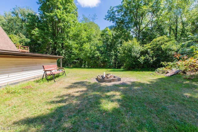 view of yard featuring a fire pit