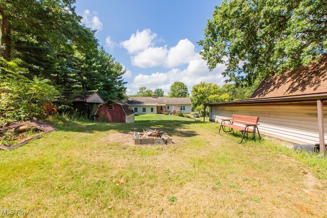 view of yard with a storage shed