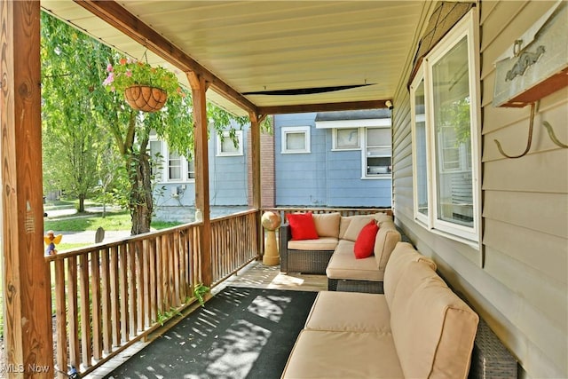 balcony featuring covered porch