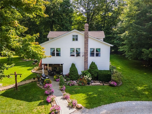 exterior space featuring a front yard