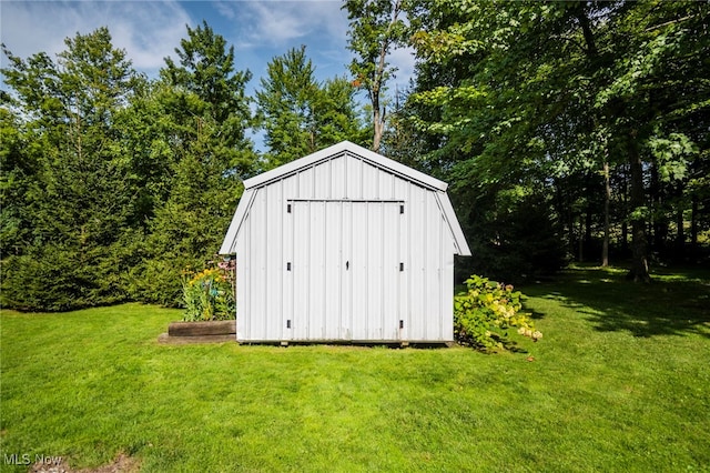 view of outbuilding featuring a yard