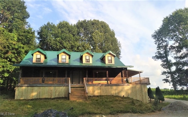 farmhouse-style home with a porch