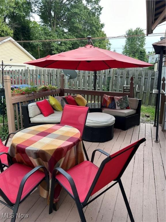 deck with fence and an outdoor hangout area