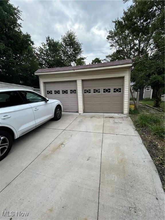 view of detached garage