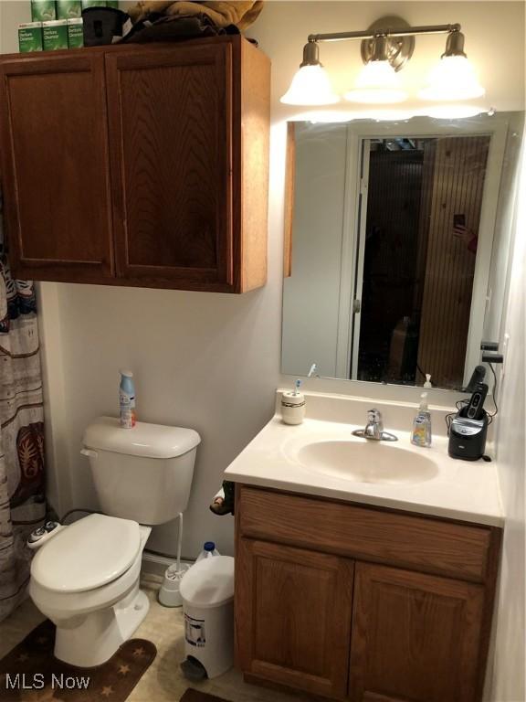 78560 Kinsey Orchard Rd, Freeport, OH 43973 - full bathroom with toilet and vanity