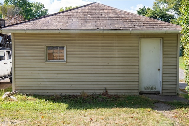 view of outdoor structure featuring a yard