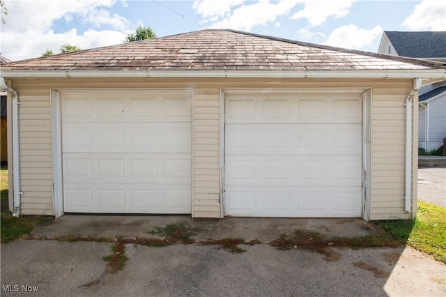 view of detached garage