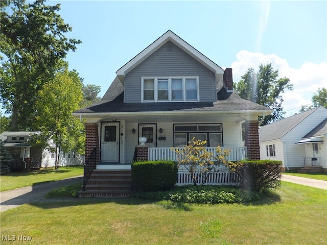 view of front of home with covered porch and a front yard