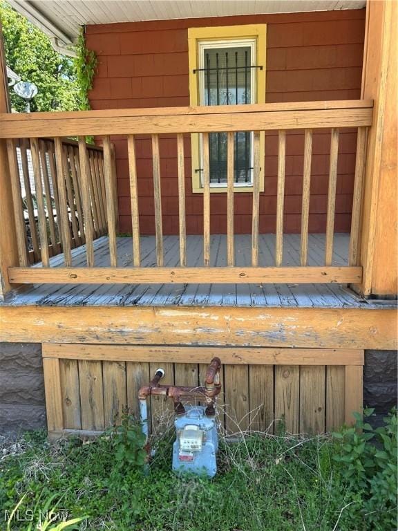 809 E 155th St, Cleveland, OH 44110 - view of wooden terrace