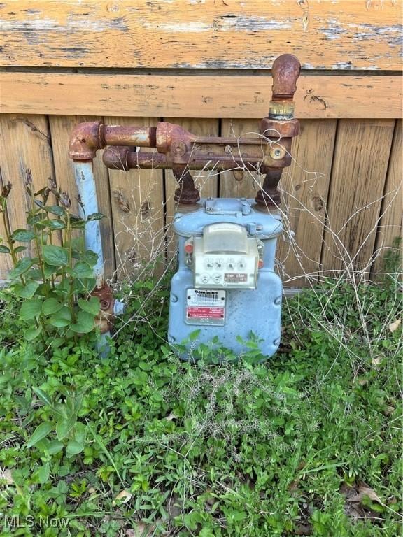 809 E 155th St, Cleveland, OH 44110 - exterior view of gas meter