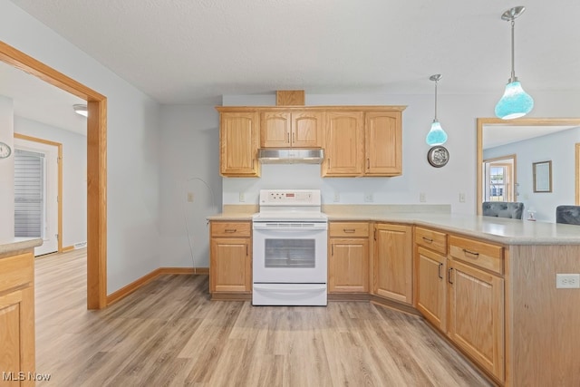 kitchen featuring white range with electric stovetop, a textured ceiling, kitchen peninsula, hanging light fixtures, and light hardwood / wood-style floors