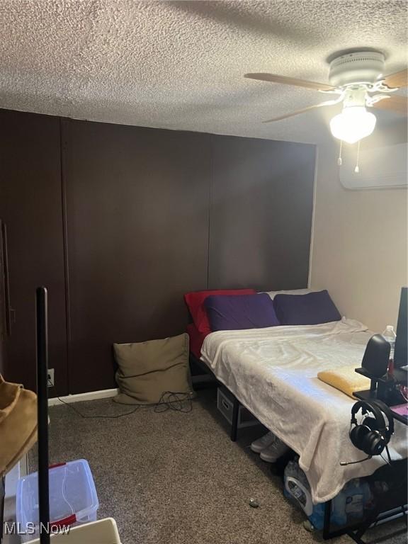 bedroom featuring a textured ceiling, ceiling fan, and carpet flooring