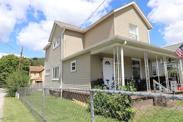 view of front facade with a front lawn and a porch