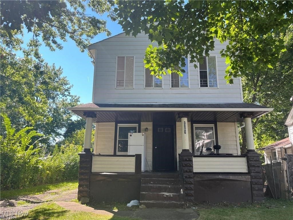 view of front of home featuring covered porch