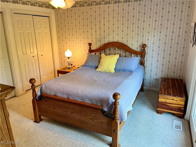 bedroom with carpet flooring, ceiling fan, and a closet