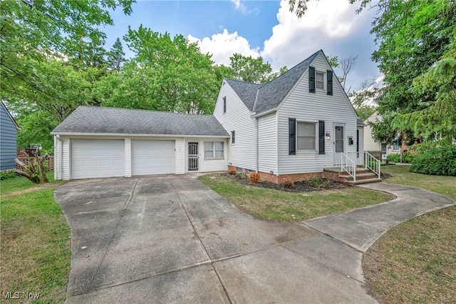 view of front of house featuring a garage and a front yard