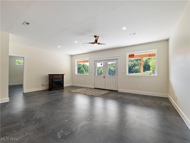 foyer entrance featuring ceiling fan