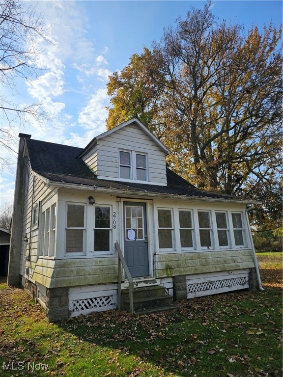 bungalow with entry steps and crawl space