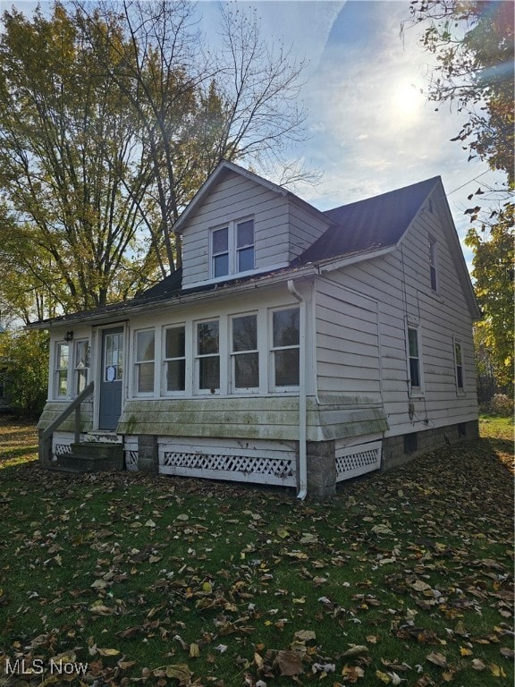 view of front of home with a front yard