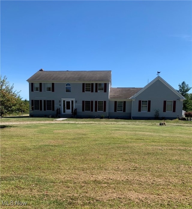 view of front facade with a front yard