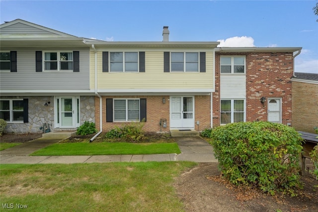 view of property featuring a front yard