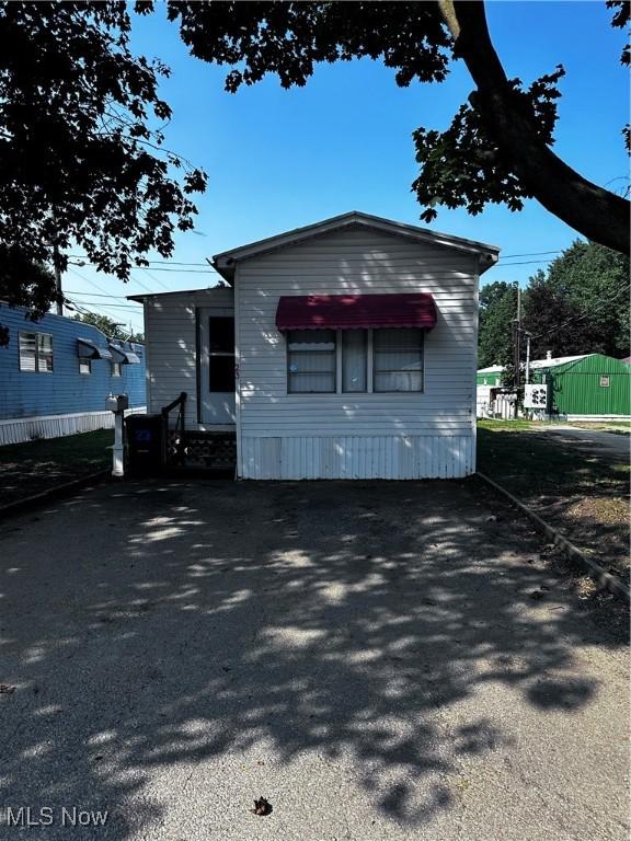 view of manufactured / mobile home