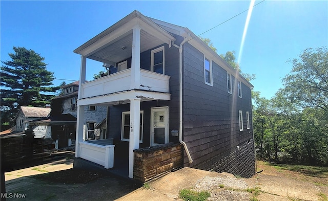 view of front of property with a balcony