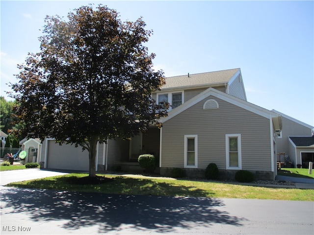 view of front of home with a front lawn