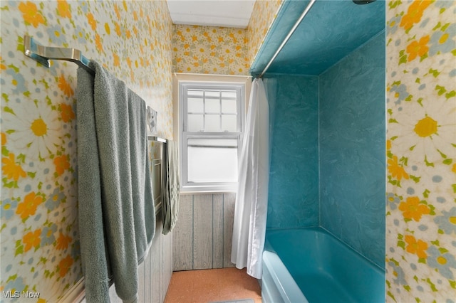 bathroom featuring shower / tub combo