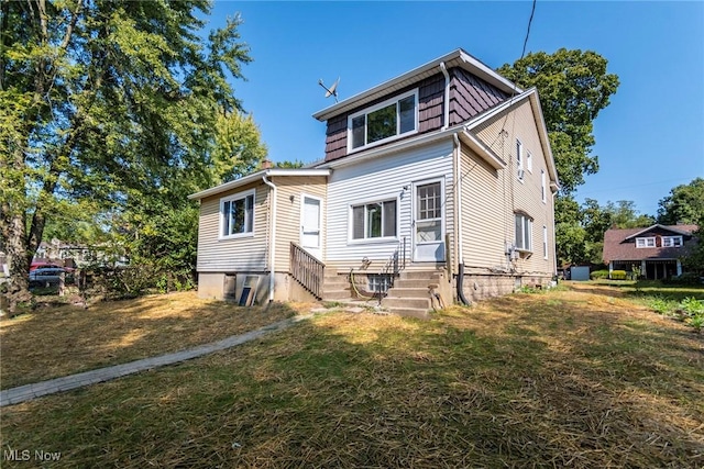 view of front of property featuring a front lawn and entry steps