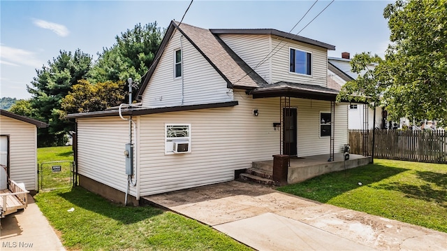 bungalow featuring a front yard