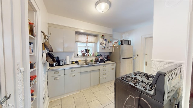 kitchen featuring appliances with stainless steel finishes, tasteful backsplash, and sink